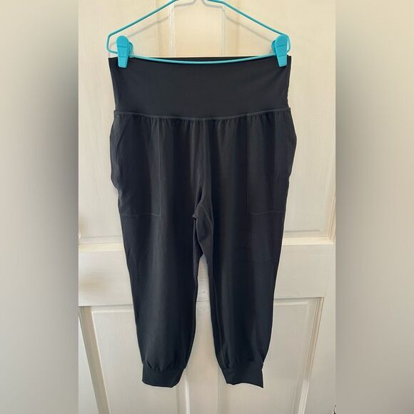 Athleta Salutation Jogger in Powervita Dark Grey Medium Petite - Picture 1 of 6